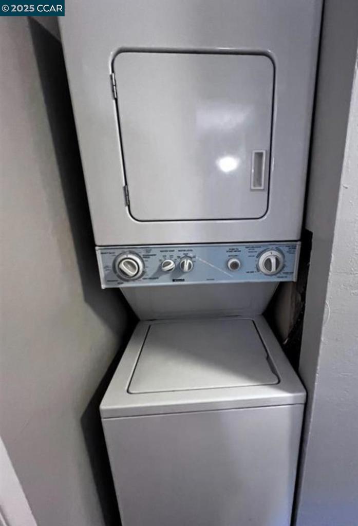 https://media.crmls.org/mediaz/b806a074-b546-4f87-8d6c-a2249cb73bca.jpg?preset=X-Large