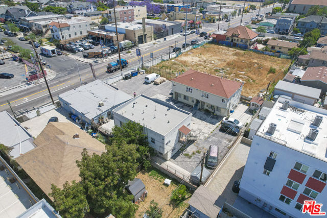 1452 W Jefferson Boulevard, Los Angeles CA: https://media.crmls.org/mediaz/b806a828-eb80-47a5-a7f6-dbe190de3f97.jpg