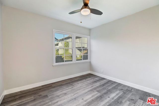 5014 CLINTON Street, Los Angeles CA: https://media.crmls.org/mediaz/b806c7f3-bc7c-4143-a71e-00adaa628277.jpg