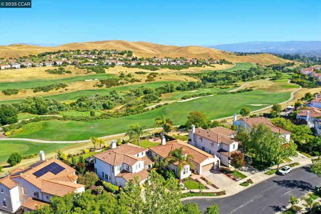 416 Ustilago Ct, San Ramon CA: https://media.crmls.org/mediaz/b807bf8e-d14c-4841-b86a-d26b63e65288.jpg