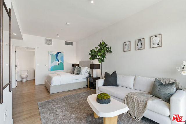 10700 Tabor Street, Los Angeles CA: https://media.crmls.org/mediaz/b808cf9e-687b-453f-9941-33a49d180550.jpg