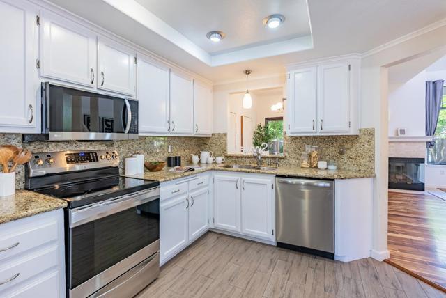 425 Mountain Laurel Court, Mountain View CA: https://media.crmls.org/mediaz/b808d7ac-f779-44cf-8862-6e22e54753dd.jpg