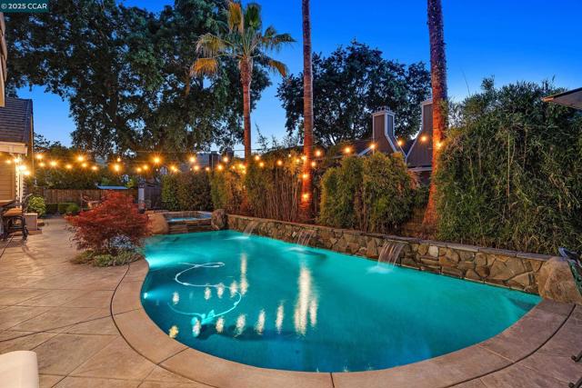 10 Woodside Dr, Danville CA: https://media.crmls.org/mediaz/b80905bb-0d23-4b55-921e-f1a33efe9db4.jpg