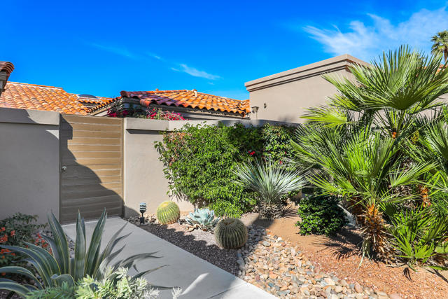 38849 Palm Valley Drive, Palm Desert CA: https://media.crmls.org/mediaz/b8094df8-7e43-46d0-a273-593796b56e28.jpg