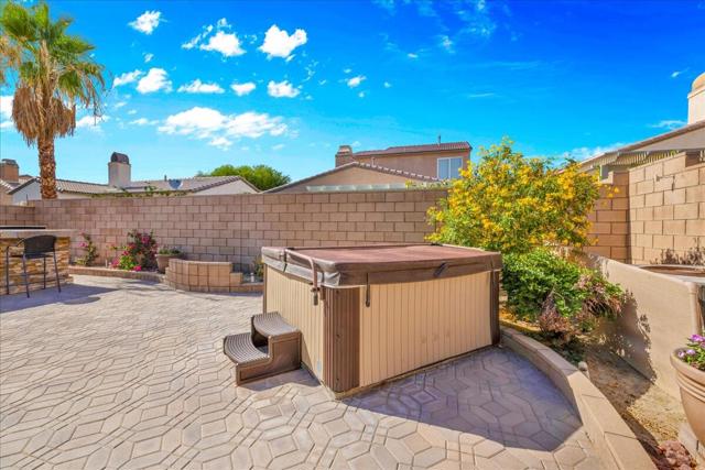 Image 32 of 48 For 84186 Canzone Drive