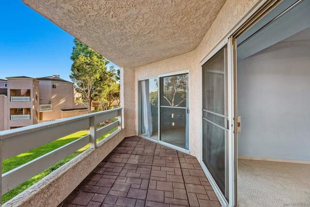 7087 Camino Revueltos #302, San Diego CA: https://media.crmls.org/mediaz/b80afdb5-c235-4513-9949-9d076633ae7a.jpg