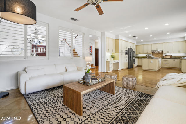 657 Via Vista Vista, Newbury Park CA: https://media.crmls.org/mediaz/b80b227c-3f9e-4406-81f2-afcc190e61e6.jpg