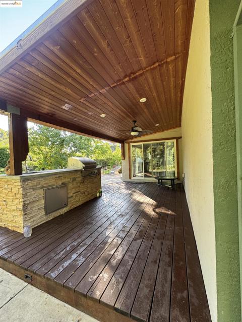 8 Juniper Way, Moraga CA: https://media.crmls.org/mediaz/b80c445a-7f22-4087-8e79-4438aab60aa6.jpg