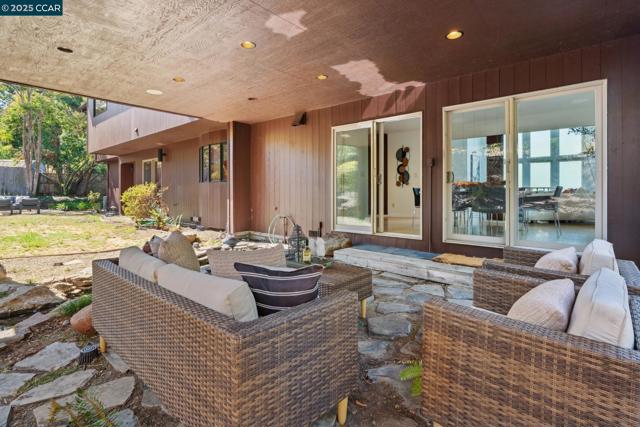 127 Devin Dr, Moraga CA: https://media.crmls.org/mediaz/b80c6136-3b47-449a-9373-86b2e2d2249b.jpg