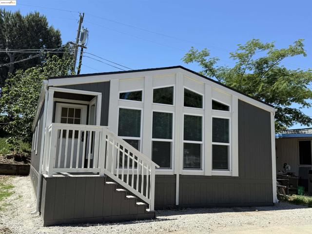 841 W Brannan Island Rd, Isleton CA: https://media.crmls.org/mediaz/b80c965e-78f7-443a-969b-e2b875081294.jpg