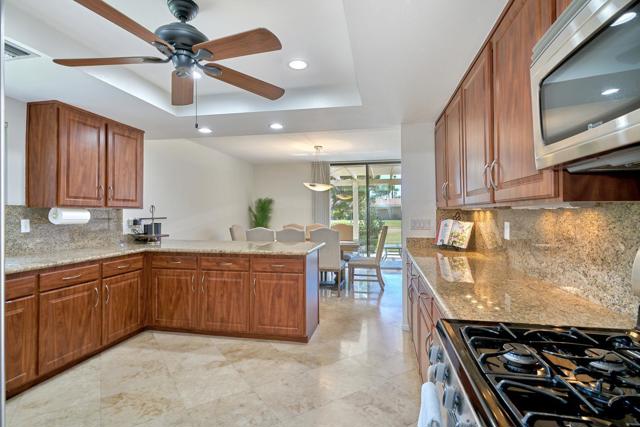 39810 Bedford Drive, Rancho Mirage CA: https://media.crmls.org/mediaz/b80cd5f0-b6a3-4150-9d6b-f0c1278c23e1.jpg