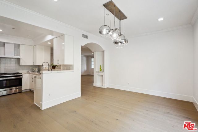 1861 Veteran Avenue, Los Angeles CA: https://media.crmls.org/mediaz/b80cf599-1b83-4b94-9aed-899b26776257.jpg