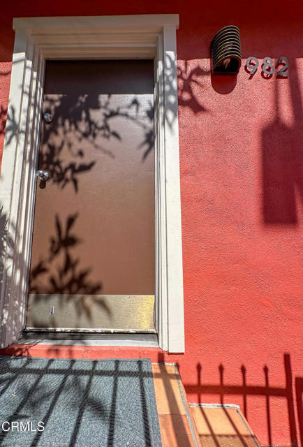 982 N Hoover Street, Silver Lake CA: https://media.crmls.org/mediaz/b80d29ab-3eb0-4217-b3a6-feb4d58c8578.jpg