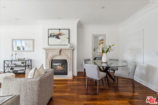 261 S Reeves Drive, Beverly Hills CA: https://media.crmls.org/mediaz/b80d2b84-fc87-4a4e-b05c-5305355adc9a.jpg