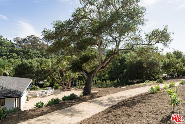 1060 Monte Drive, Santa Barbara CA: https://media.crmls.org/mediaz/b80d610f-4a19-4141-9358-543629bc5a41.jpg
