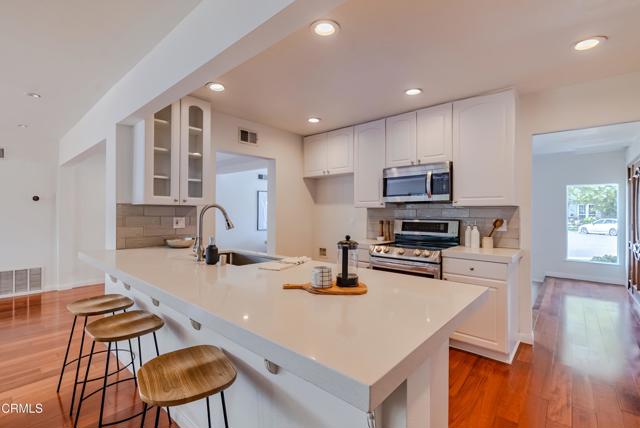 3872 Aztec Court, Simi Valley CA: https://media.crmls.org/mediaz/b80d7aed-46de-4ddc-8346-34be3e4956c6.jpg