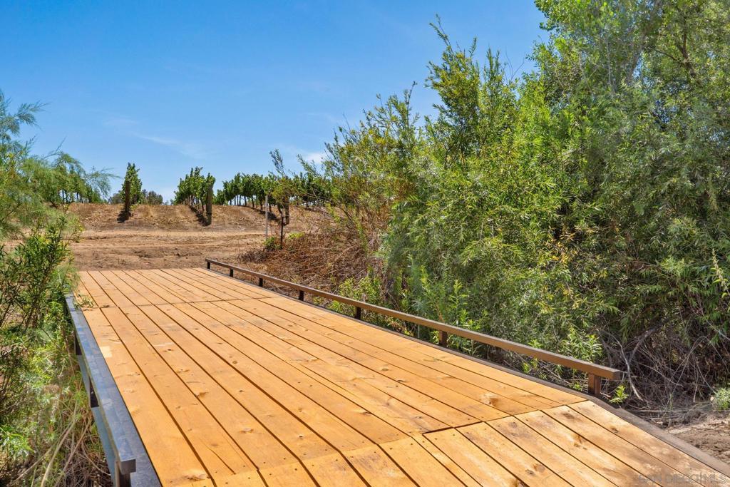 MLS #250033291SD image #18