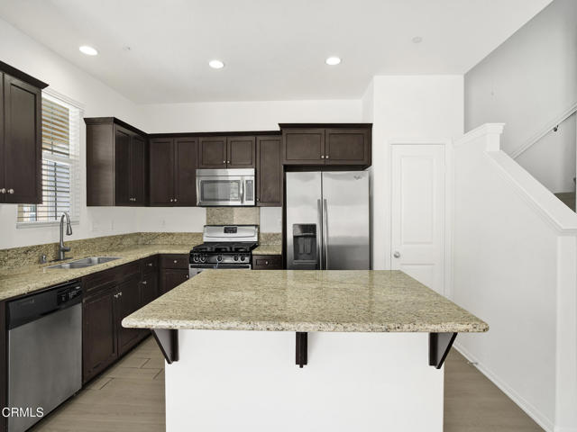 Detail Gallery Image 8 of 29 For 2949 Palmera Ln, Simi Valley,  CA 93065 - 4 Beds | 3 Baths