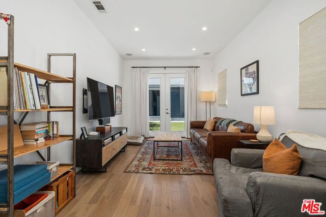 4139 Camero Avenue, Los Angeles CA: https://media.crmls.org/mediaz/b80e8b12-5f01-4070-b831-03ee5fc6c474.jpg