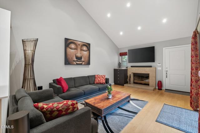 1157 Via Colinas, Westlake Village CA: https://media.crmls.org/mediaz/b80eb083-f412-4c6e-9be0-f24d6bb32379.jpg
