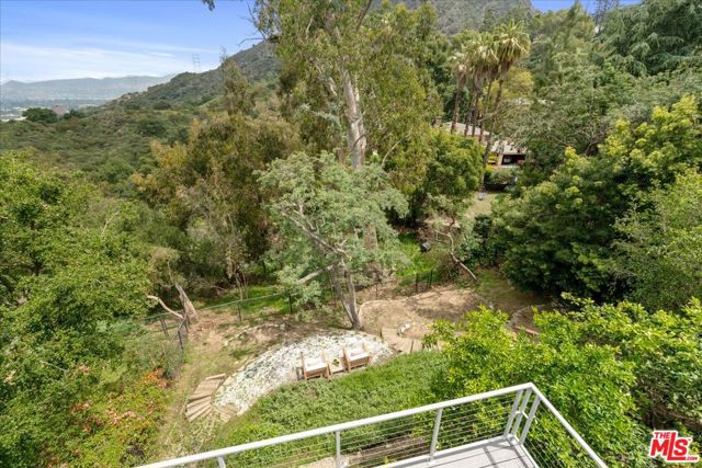 3074 Lake Hollywood Drive, Los Angeles CA: https://media.crmls.org/mediaz/b80f02bc-9da5-40c7-96fd-f1ce3618c6e9.jpg
