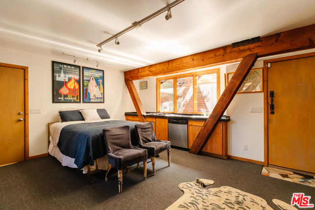6894 Pacific View Drive, Los Angeles CA: https://media.crmls.org/mediaz/b80f10ae-d66c-4bdc-95f1-e33538992db7.jpg