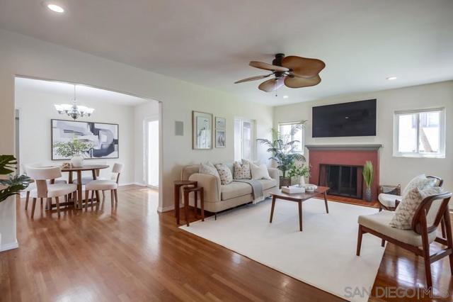 309 11 E Ave, Coronado CA: https://media.crmls.org/mediaz/b80f1bf9-69f9-4760-8d0a-5628f1b6c14c.jpg