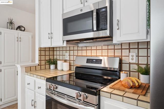 5 Harwich Walk, Pleasant Hill CA: https://media.crmls.org/mediaz/b80f4e60-4c86-4ef8-a2e1-5df8b0edd2dd.jpg