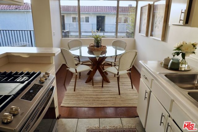 1720 Ardmore Avenue, Hermosa Beach, California 90254, 1 Bedroom Bedrooms, ,1 BathroomBathrooms,Residential,Sold,Ardmore,21110129