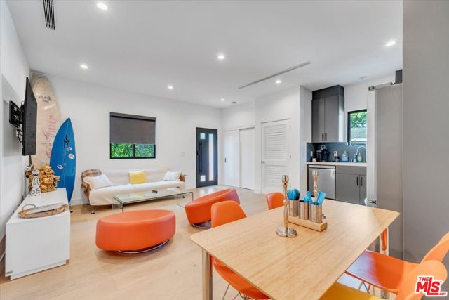 5456 Hazeltine Avenue, Sherman Oaks CA: https://media.crmls.org/mediaz/b80fc6d7-35f6-4390-aea5-aed898a94a61.jpg