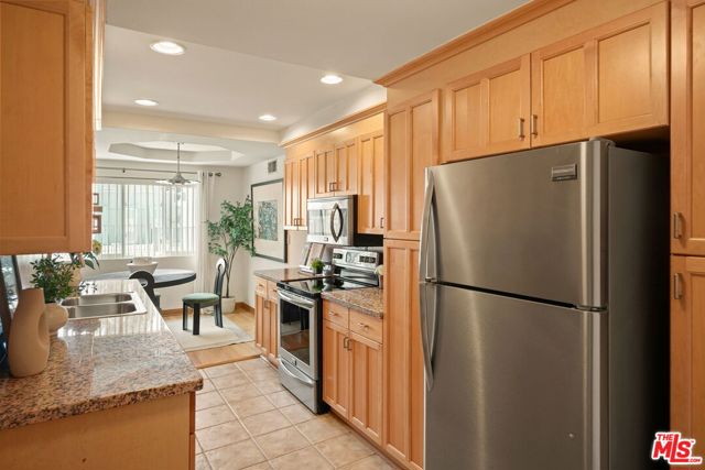 1230 Horn Avenue, 201 photo 7