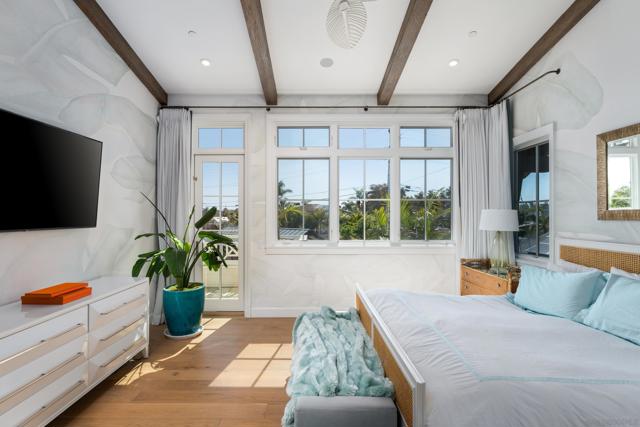 1040 Pine St, Coronado CA: https://media.crmls.org/mediaz/b810b397-f6c2-4991-afdb-23db15f228f6.jpg
