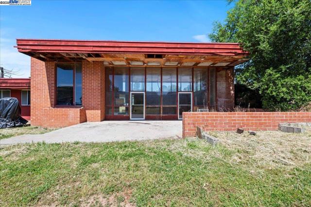 6400 Mines Rd, Livermore CA: https://media.crmls.org/mediaz/b810e230-0be0-47b8-adce-2173cf5e901b.jpg