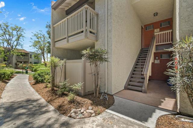 Detail Gallery Image 4 of 27 For 9959 Azuaga St #I-105,  San Diego,  CA 92129 - 2 Beds | 2 Baths