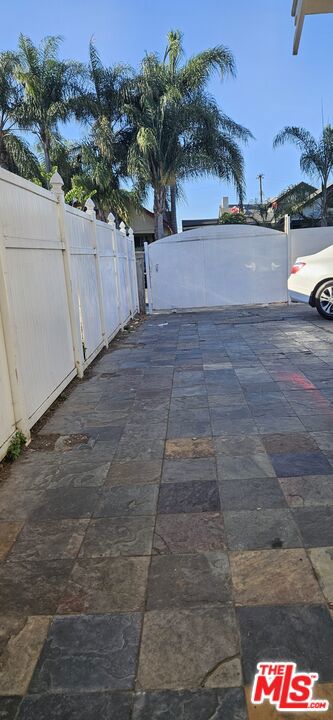432 W 49th Street, Los Angeles CA: https://media.crmls.org/mediaz/b8120164-c2d2-494e-93a7-8d87d0f785a3.jpg