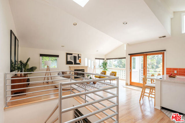 980 Oneonta Drive, Los Angeles CA: https://media.crmls.org/mediaz/b8138490-79fc-41e4-8e0d-e94fe2e01ab0.jpg
