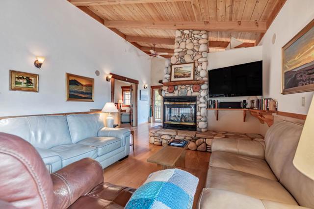 18 Asoleado Drive, Carmel Valley CA: https://media.crmls.org/mediaz/b8139d6d-a36a-4571-acdc-0d30aed2e5fc.jpg