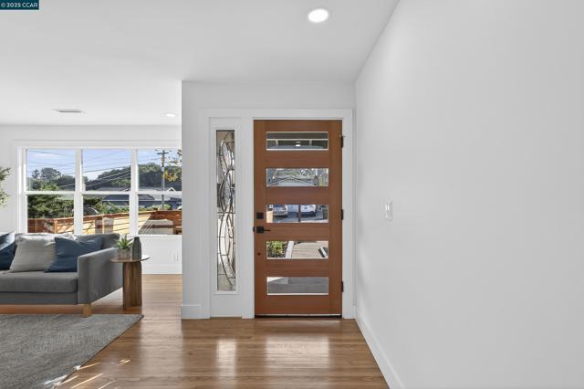 1264 Belfair Dr, Pinole CA: https://media.crmls.org/mediaz/b813cc17-c329-43a5-a5b4-7ba794ecc503.jpg