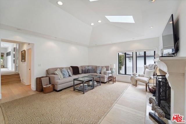 Drew Fenton | 672 Bienveneda Avenue Pacific Palisades CA | MLS: 6550588