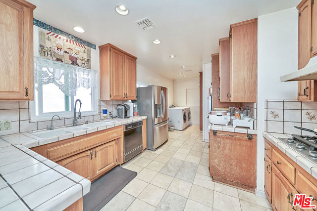 4930 Ramsdell Avenue, La Crescenta CA: https://media.crmls.org/mediaz/b813ec21-f323-41d1-9d72-ff8ff5061c44.jpg