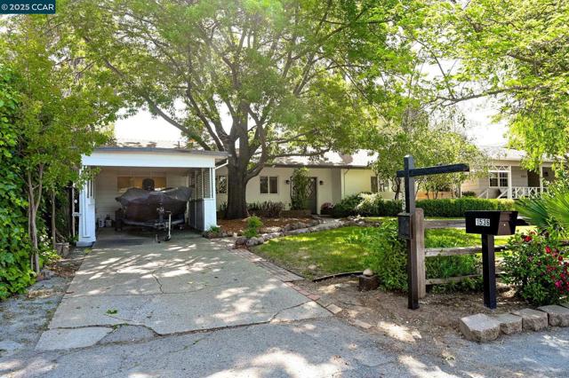 1536 Maynard St, Concord CA: https://media.crmls.org/mediaz/b813f710-fa4e-4e0f-83ac-9836f2be6067.jpg
