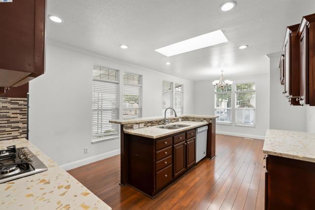 28147 Murcia st, Hayward CA: https://media.crmls.org/mediaz/b815435c-cfde-410f-8415-6845fa0199b9.jpg