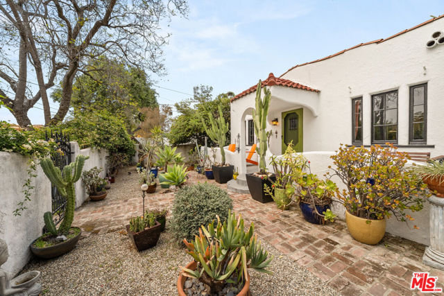 955 W Avenue 37, Los Angeles CA: https://media.crmls.org/mediaz/b815487c-e3c1-4ee4-8a03-531e54c5607c.jpg