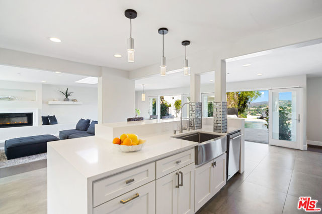 5118 Cerrillos Drive, Woodland Hills CA: https://media.crmls.org/mediaz/b8154ed2-8022-49a8-ae4a-2aea25063492.jpg