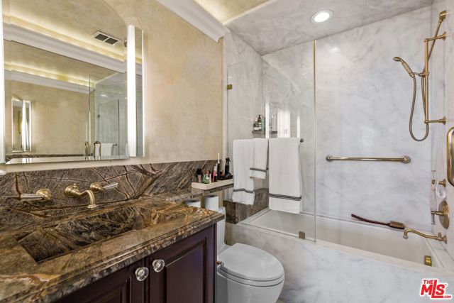 865 Comstock Avenue, Los Angeles CA: https://media.crmls.org/mediaz/b815854b-02bf-4801-8c44-964f81b3ddf7.jpg