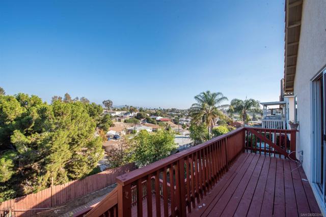1277 Glencoe Dr, San Diego CA: https://media.crmls.org/mediaz/b8159fc4-b68b-4794-96e6-43ef7a7277dc.jpg