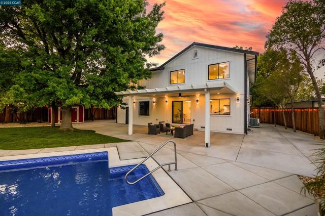 27 Briarwood Ct, Brentwood CA: https://media.crmls.org/mediaz/b815cc92-7fa5-45fa-94f6-dd1b5eb699bf.jpg