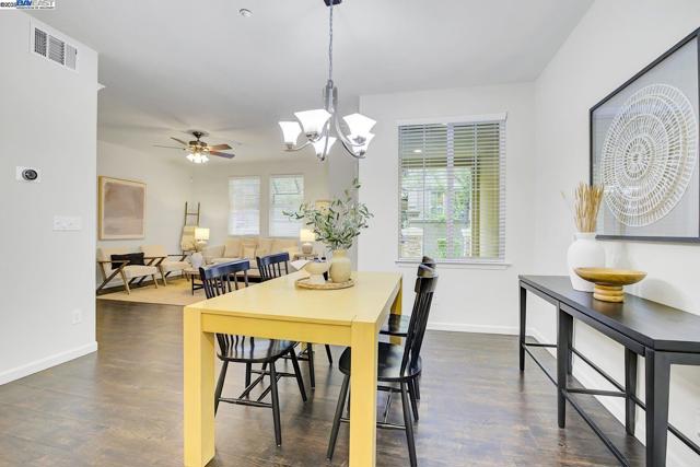 5092 Fioli Loop, San Ramon CA: https://media.crmls.org/mediaz/b8161b77-080e-4ee7-a576-cfa197956419.jpg