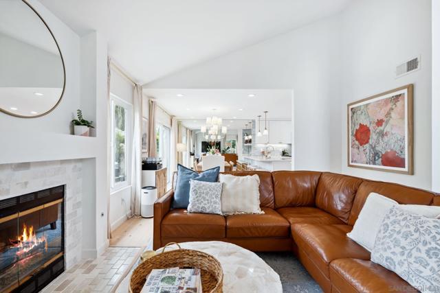 2157 Sea Village Cir, Cardiff by the Sea CA: https://media.crmls.org/mediaz/b8163a56-40ea-4935-b6d8-7fb45cd55816.jpg