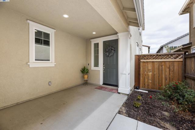 257 E Terra Mia Ave, Mountain House CA: https://media.crmls.org/mediaz/b8167a6b-4329-4d98-bb91-b44a3b21d050.jpg